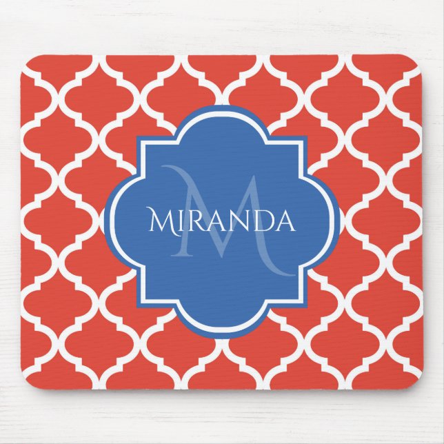 Trendig Red Quatrefoil Blue Monogram och Namn Musmatta (Framsidan)