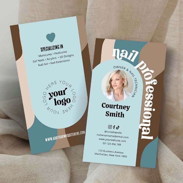 Trendig Retro Blue & Taupe Nail Artist ManicuURE Visitkort (Trendy nail professional business cards with custom photo and your logo)