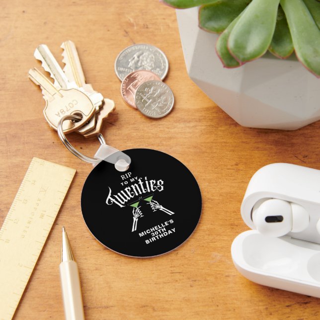 Trendig RIP till mina 20 30års födelsedag Party Nyckelring (Skrivbord)