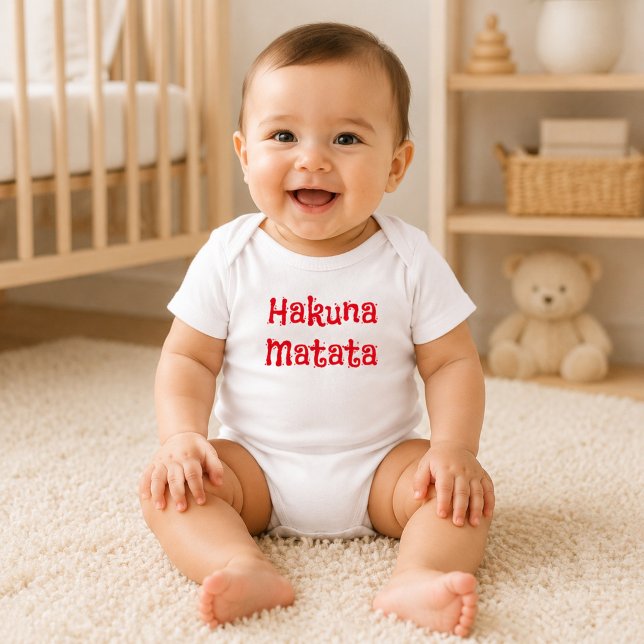Trendig Röd Hakuna Matata T Shirt (Skapare uppladdad)