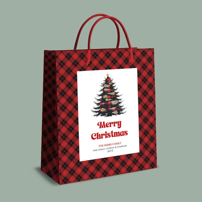 Trendig röd svart karotröja presentväska med redig (Chic red black plaid tree gift bag editable name)