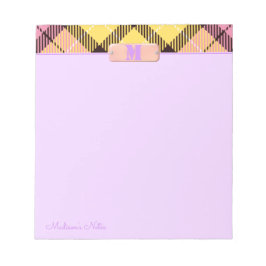 Trendig rosa tartan anpassad monogramnamn ljuslila anteckningsblock
