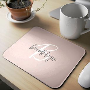Trendig rosabränd grå skrivstil monogramnamn musmatta