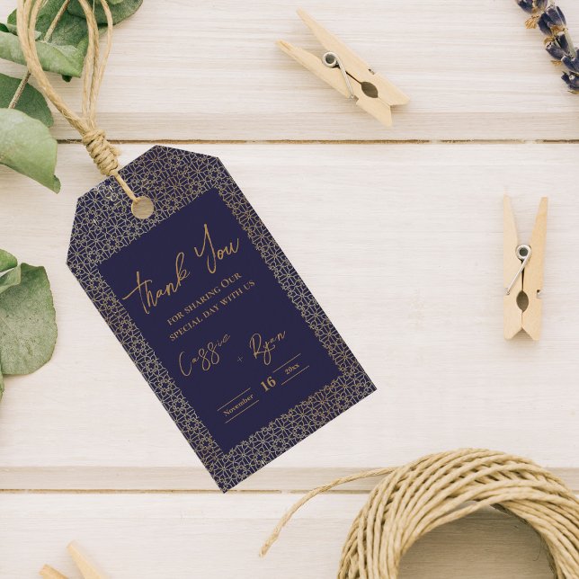 Trendig Royal Blue Guld Intricate Design Bröllop Presentetikett (Trendy Royal Blue Gold Intricate Design Wedding Gift Tags)