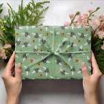 Trendig Sage Grönt Buzzing Honeybee for Summer Presentpapper<br><div class="desc">Ge liv åt naturens skönhet med vår smekande honungsbin mönster, med handritade illustrationer av Nathalie Portet. Mot en modern grönt blommar blommorna från gult Cosmos, som skapar en glad och nyfiken scen. Perfekt för födelsedagar och sommardagar i Vår, naturentusiaster, älskare, trädgårdsmästare, möhippor och babyduschar med honungsbin. Med den här fina,...</div>