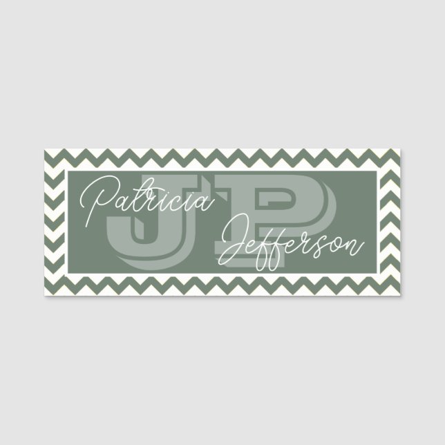 Trendig Salvia Grön Chevron Unik Monogram Namnbricka (Framsida)