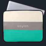 Trendig Seafoam Grönt Färg Block Mönster med Namn Laptop Fodral<br><div class="desc">Trendig-färg-blocket mönster har en kombination av sjöskummet rik, djuptaupe och sandbeige med tre färg. Det finns en textmall där du kan anpassa fodral med ditt namn, initialer eller annan text som du vill ha. Finns i andra färg-kombinationer och för många olika mobila modeller. Få den här designern att se till...</div>