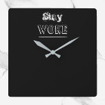 Trendig, svart och vit, håll krympt fyrkantig klocka<br><div class="desc">Stanna i Woke Clock med dekorativ,  nedtryckt uthyrning.  Svartvit.</div>