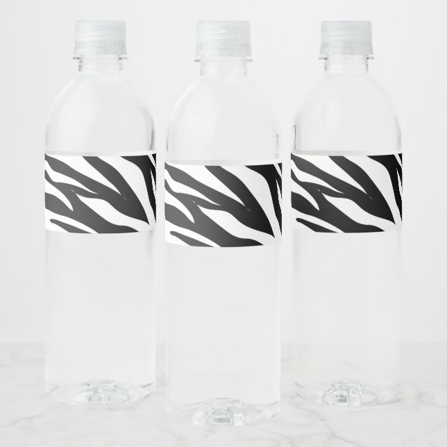 Trendig svart vit zebraprint safari födelsedagsfes vattenflaska etikett (Flaskor)