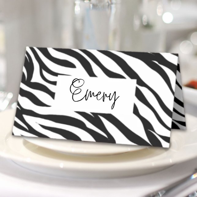 Trendig svart-vit zebrarandig safari-födelsedagsfe placeringskort (Chic black white zebra print safari birthday party place card)