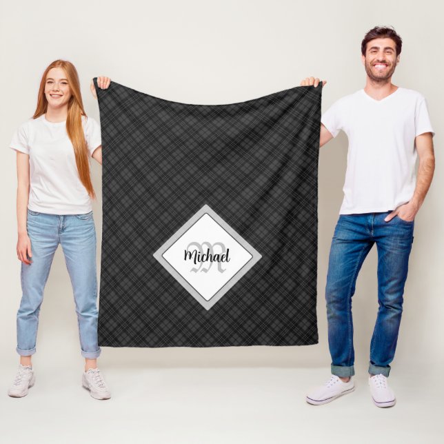 Trendig Svartvit tartan Personalize Monogram Fleecefilt (På plats)