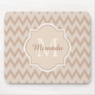 Trendig Tan Brown Chevron Zigzag Namn och Monogram Musmatta