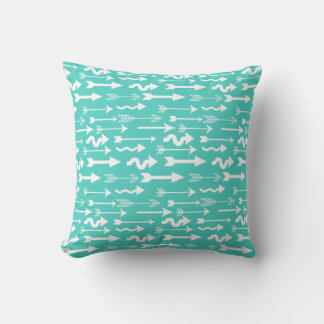 Trendig Teal and White Arrow Mönster Kudde