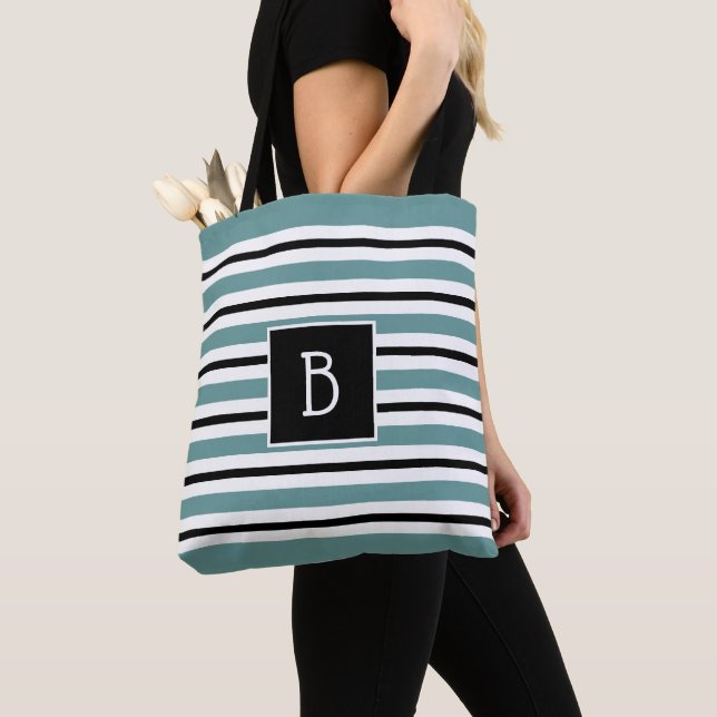 Trendig Teal, Svart Vit Rand Monogram Tygkasse (Närbild)