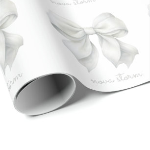 Trendig vit rosett personlig med namnmonogram presentpapper