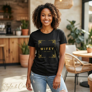 Trendig Wifey Svart T-shirt i Ultra-Mjuk Tri-Blend