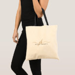 Trendiga svarta guldmonogram initialer namn tygkasse<br><div class="desc">Modern, minimalist personlig tote-bag med trendig handskriven monogram eller initialer och namn i redigerbara svarta och gyllene färger för en snygg eller elegant professionell look. HJÄLP: För hjälp med designändring eller anpassning, färgbyte, storleksändring, överföring av design till en annan produkt eller om du vill ha koordinerade artiklar, kontakta designern INNAN...</div>