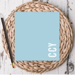 Trendiget All Cap Sideways Monogram Blue-Personlig Anteckningsblock<br><div class="desc">Det här anteckningsblocket i roligten innehåller initialer eller namn på kanten av kanten. Lägg till din anpassning med hjälp av mallformuläret. Om du vill ändra teckensnitt,  stil,  färg eller layout markerar du alternativet för att "anpassa ytterligare".</div>