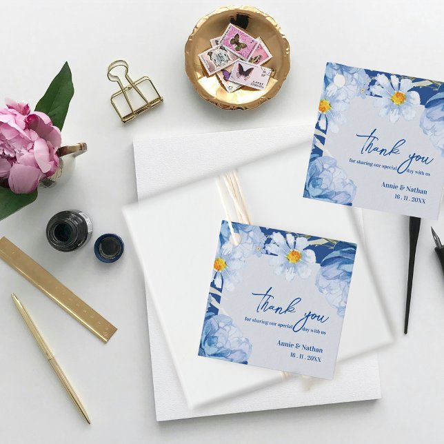 Trendiget Blått Blommigt Tack för Bröllopsfesten M Gåvor Etiketter (Blue Floral Trendy Thank you Message Wedding Party Favor Tags)
