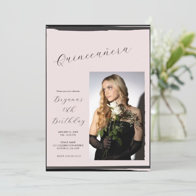 Trendiget  Rosa och svart foto Modern Quinceañera Inbjudningar (Stående Fram)