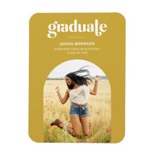 Trendiget Typography Grad Announcement (fet Gult) Magnet
