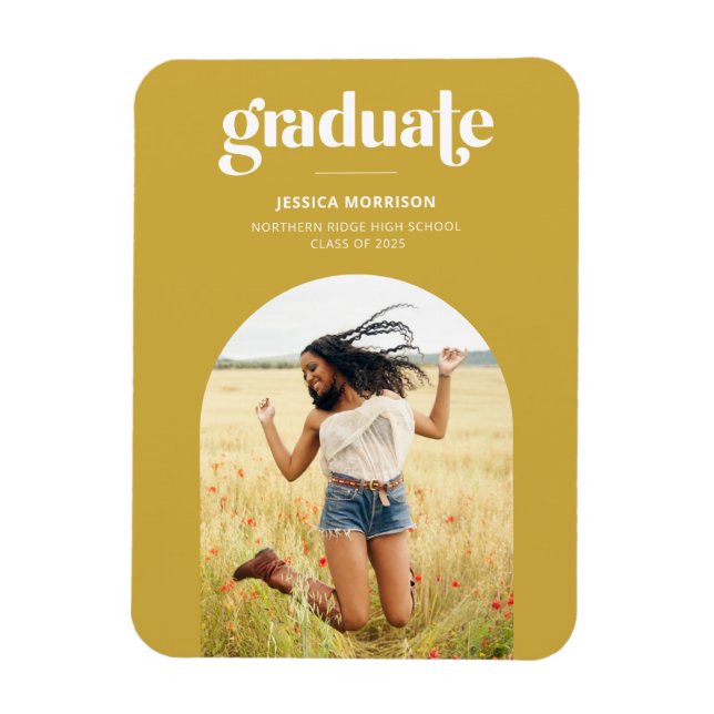 Trendiget Typography Grad Announcement (fet Gult) Magnet (Vertikal)