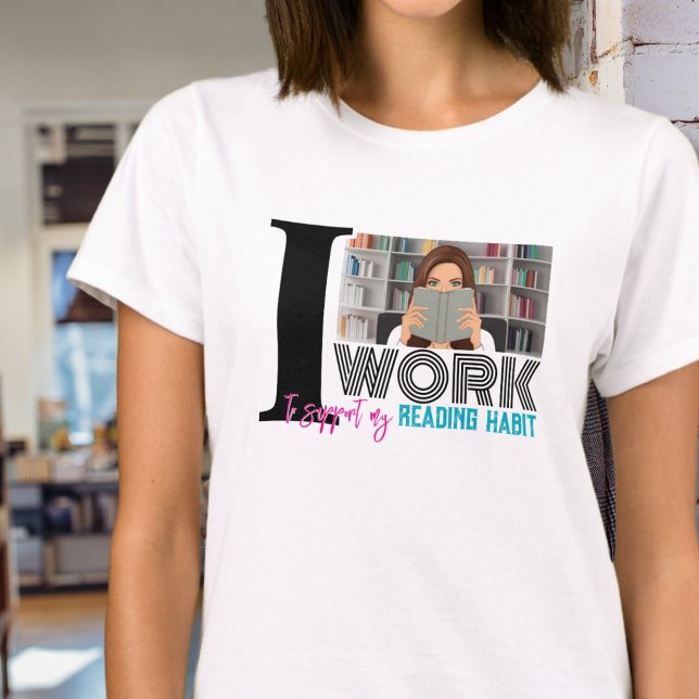 Trendigets bokmaskarbete med stöd för läslivsmiljö t shirt (I work to support my reading habit bookworm book nerds reading book club tshirt for her gifts)