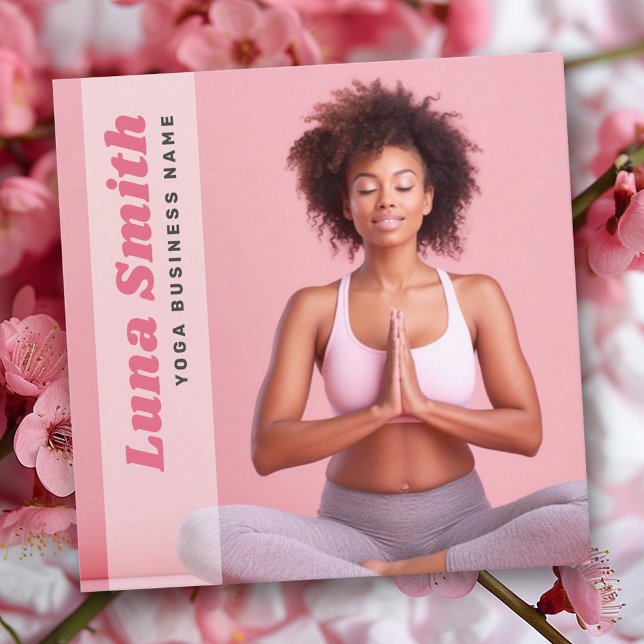 Trendigets moderna rosa av yogalärarfotot fyrkantigt visitkort (Trendy modern yoga teacher pink photo square business card)