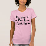 Trendigets positiva offert för att vara dig själv t shirt<br><div class="desc">Trendigets typografi "må du vara sant,  bara vara" inspirerar ord till .</div>