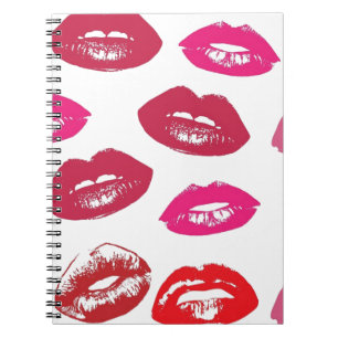Trending Kisses mönster luscious rosa läppar mwah! Anteckningsbok Med Spiral
