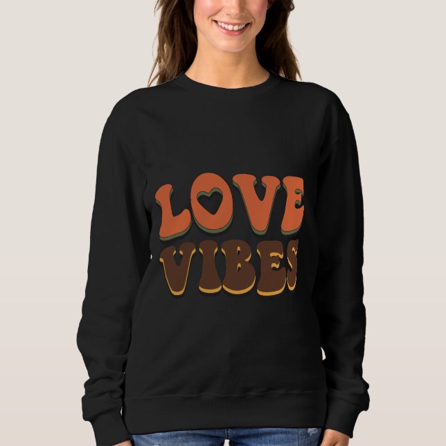 Trendy Love Vibes Valentine Gift T Shirt (Framsida)