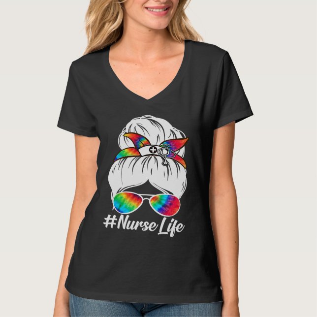 Trendy Messy Bun Nurse Life Nursing T Shirt (Framsida)