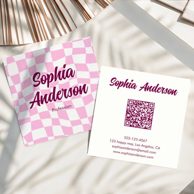 Trendy Pink Checkerboard with QR Code Fyrkantigt Visitkort (Skapare uppladdad)
