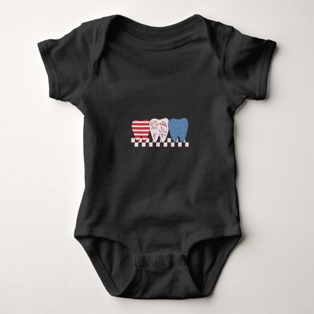 Tretionde grafiklösningen 4 juli t shirt (Framsida)