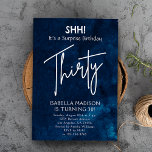 Trettio | Brygga blå 30års födelsedag-överraskande Inbjudningar<br><div class="desc">Trettio | Inbjudan från Flottan Blue 30års födelsedag Surprise Party innehåller en bakgrund med djup blå vattenfärg,  med en sofistikerad vit text inslag och med texten "SHH! Det är en överraskningsfödelsedag 30 år." Anpassa den här inbjudan genom att inkludera dina unika uppgifter och information om party.</div>
