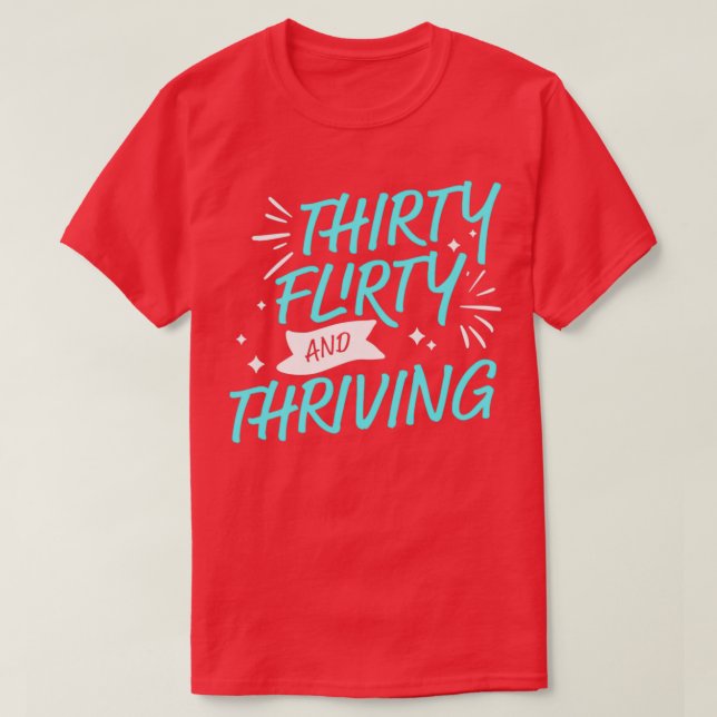 Trettio Flirty och Thriving 13 pågår T Shirt (Design framsida)