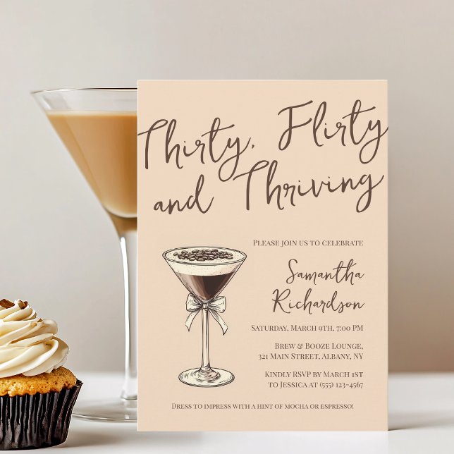 Trettio Flirty och Thriving Cocktail 30års födelse Inbjudningar (Thirty Flirty and Thriving Espresso Martini Cocktail 30th Birthday Invitation)