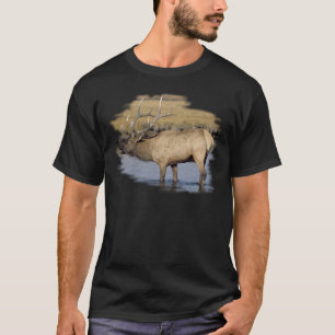 Trevlig älg i strömma t shirt