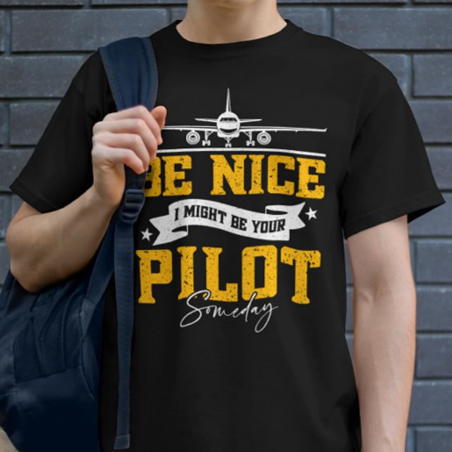 Trevligt att bli din pilot en dag. t shirt (Skapare uppladdad)
