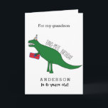 Trex Dinosaur Birthday Grandson Kort<br><div class="desc">Ett trex-dinosauriefödelsedagskort för sonson,  som du lätt kan anpassa med namn och ålder. Inuti trex-födelsedagskortet står det: "Rawr! Det är din födelsedag! Önskemål för en dino-mite-unge." Du kan också anpassa födelsedagsmeddelandet inuti. Baksidan av dinosauriekortet säger Grattis på födelsedagen 2018.</div>