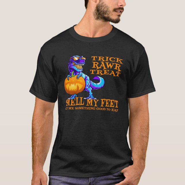 TRex Halloween Bus eller godis Smell My Feet Dinos T Shirt (Framsida)