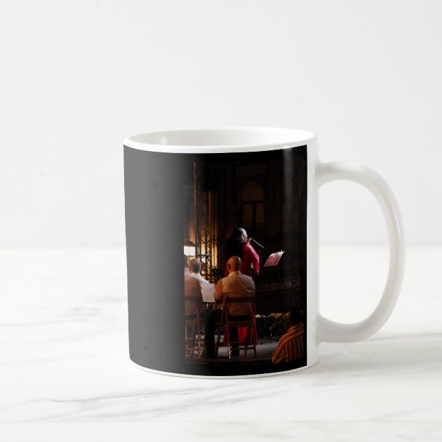 Triana Sevilla Singer på scen-Lodrät Kaffemugg (Höger)