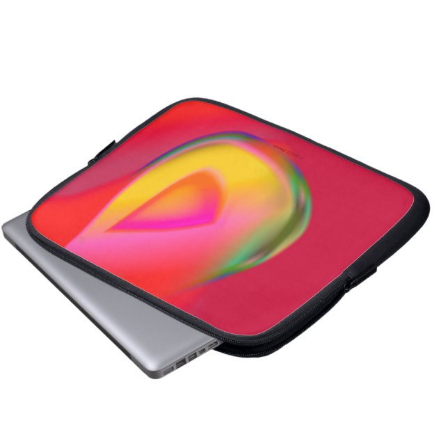 Triangel med gult på rött laptop sleeve (Framre botten)