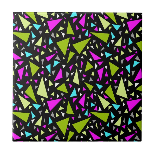 Triangles grönt crimment färg på svart bakgrund kakelplatta (Framsidan)