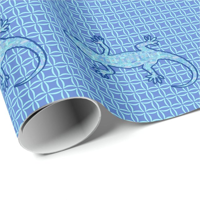 Tribal batik Gecko - soft denim blue Presentpapper (Rullad Hörn)