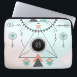 Tribal Colorful Geometric Totem Design Laptop Fodral<br><div class="desc">Elegantens färgstarka sydvästra tematstamsmönster för totem-geometrisk utformning.</div>