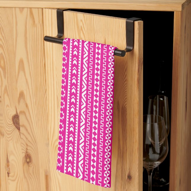 Tribal Geometric in Girly Shock rosa Kökshandduk (Thirds Fold)