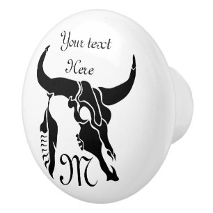 Tribal Longhorn Bull Skull med Black Feather Knopp