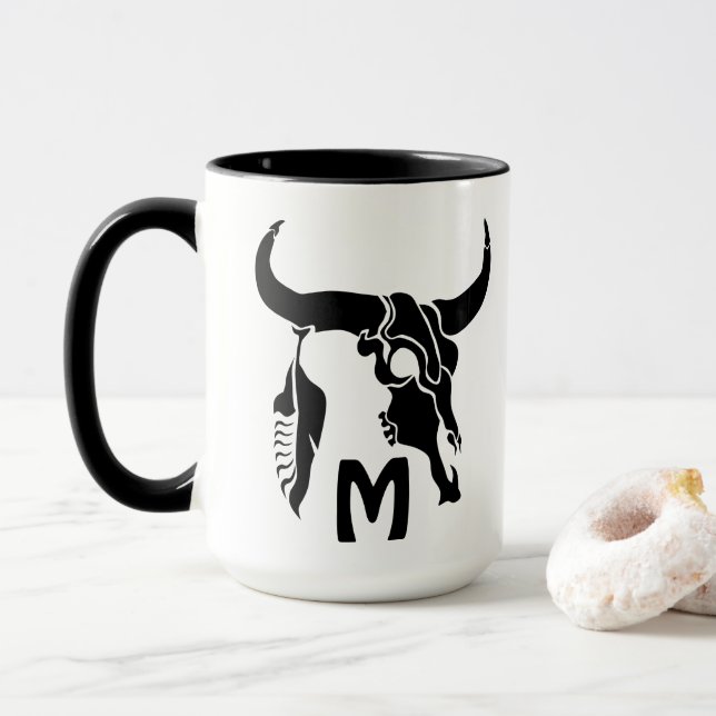 Tribal Longhorn Bull Skull med Black Feather Mugg (Med munk)