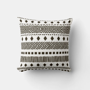Tribal Rhythms: Ethnic Geometric Mönster Kudde